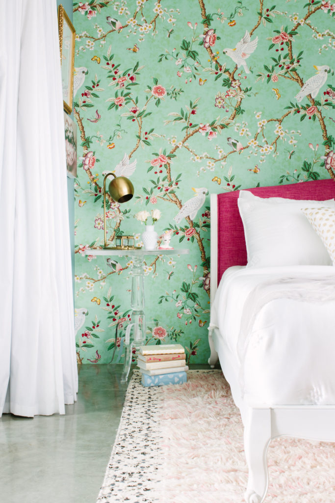 inspiration and tips how to decorate like a design pro bold pattern wallpaper hot pink bed